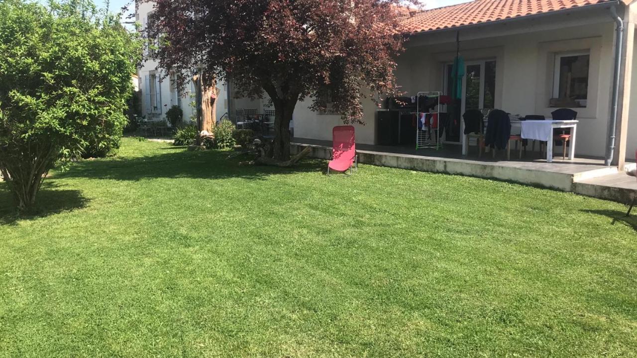 Chez Guilhem Panzió Saint-Maixent-lʼÉcole Kültér fotó