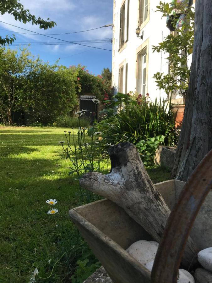 Chez Guilhem Panzió Saint-Maixent-lʼÉcole Kültér fotó